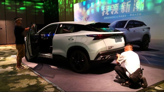 年轻人的轿跑SUV 采用全新设计的奇瑞欧萌达山城上市