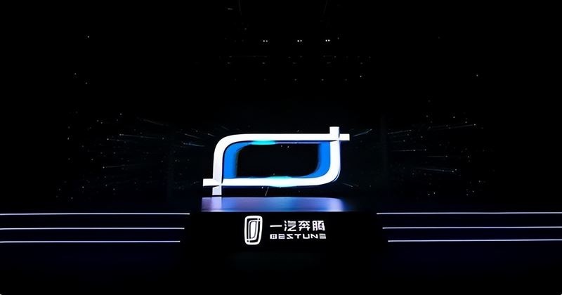 “大厂小车”新高度,奔腾小马正式上市