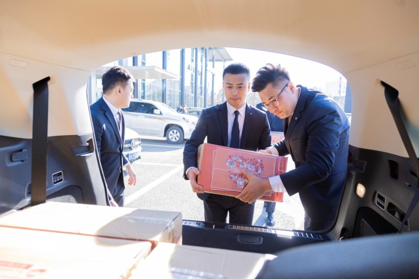 梅赛德斯-奔驰长春中升之星开展为环卫工人送温暖活动