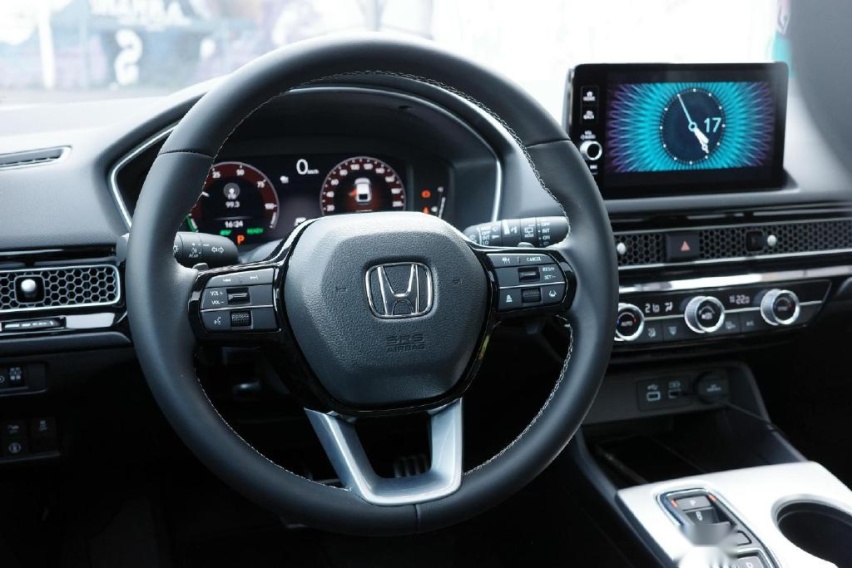 试驾型格HATCHBACK混动版：比高尔夫油耗更低、空间更大