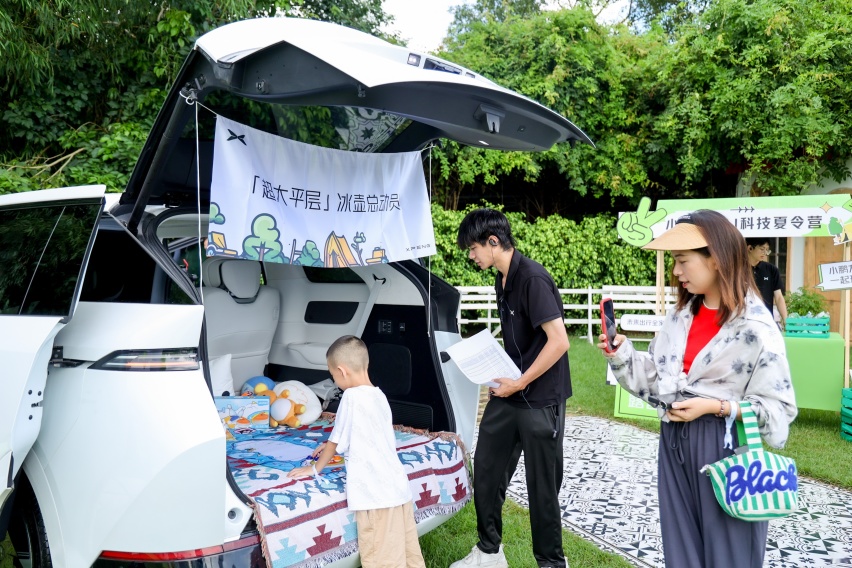 带娃神车！与小鹏X9一起体验沉浸式AI科技夏令营