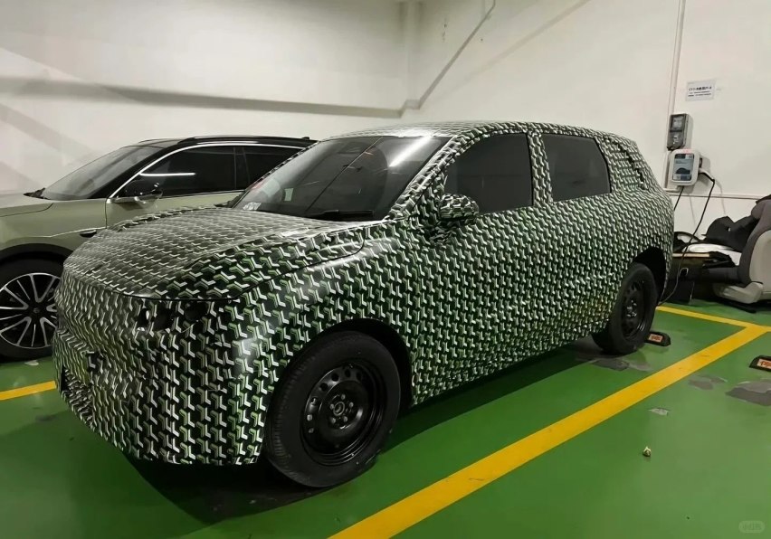 疑似零跑A12谍照曝光，定位紧凑型SUV，空间、性价比依旧是卖点