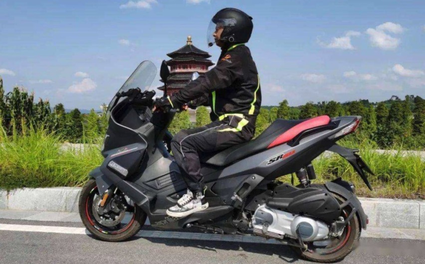 入门运动大踏板摩托，阿普利亚SRMax250车主这样评价