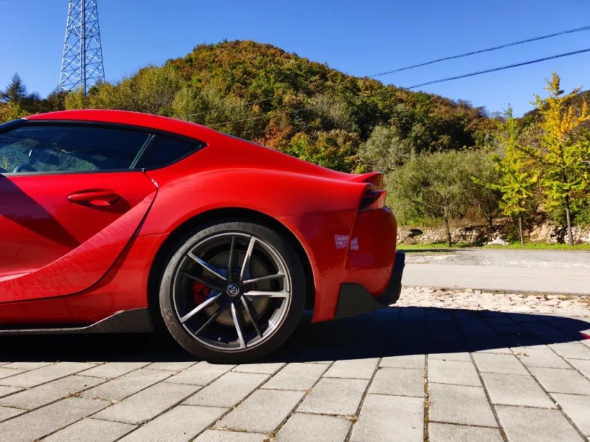 试驾丰田Supra，一代屠龙少年终成恶龙的故事