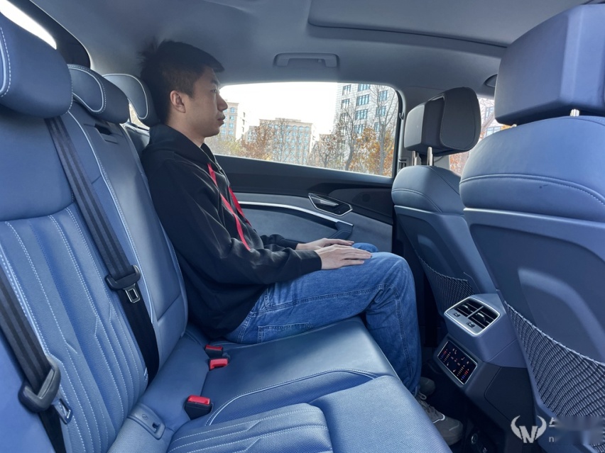贴近燃油车的行驶品质，试驾奥迪e-tron Sportback