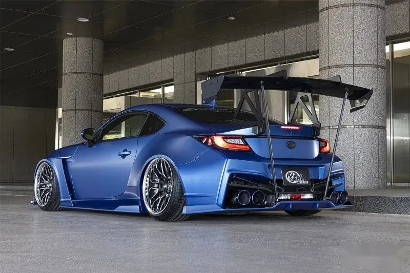 KUHL改装宽体GR86/BRZ，风格神似2000年初的《极品飞车》