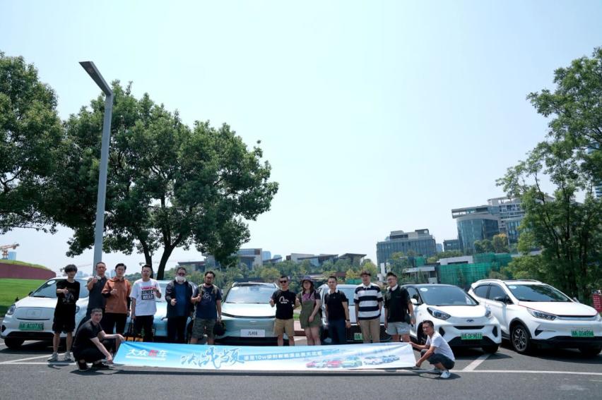 售价亲民还不耽误品质，几何E巧妙卡位10万元级纯电车