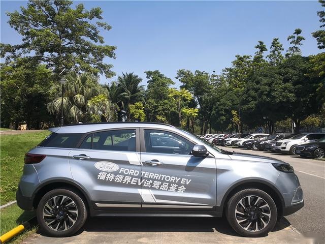 内饰、底盘是亮点，但是车机有待提高，深圳试驾领界EV