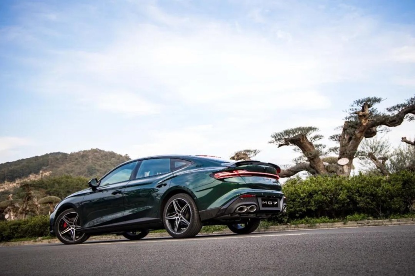 同级唯一搭载P2P记忆泊车，MG7 2025款限时一口价11.29万起