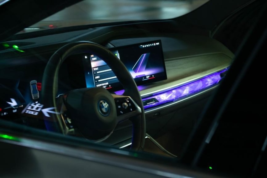 拒绝“墨守成规”，创新纯电动BMW i7又突破了哪些想象？