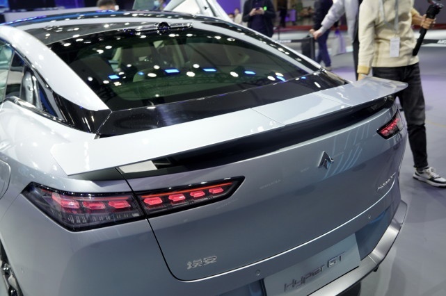 Hyper GT实拍详解 用激光雷达+旋翼门硬刚特斯拉MODEL 3
