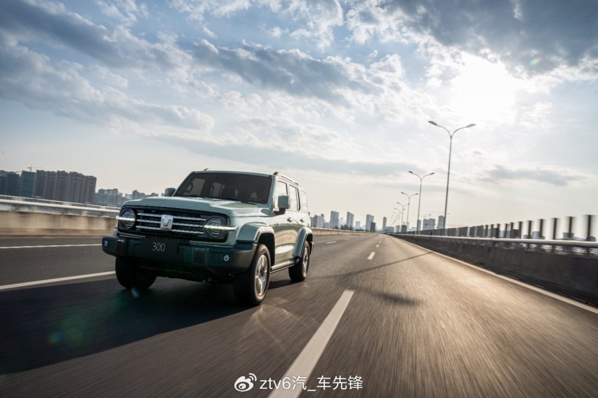 硬派潮品,燃擎而至,2024款坦克300焕新上市