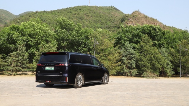 新能源MPV大乱斗！新岚图梦想家vs腾势D9vs别克GL8插混，该选谁