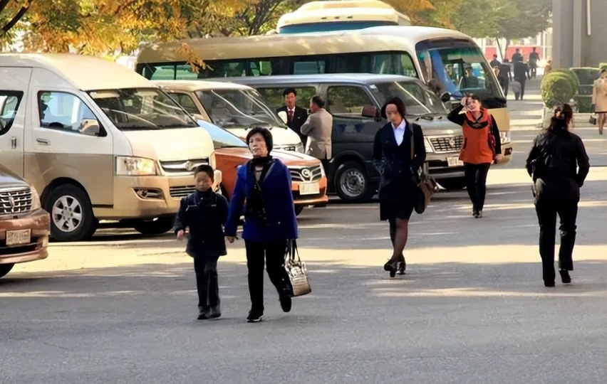 你敢相信？被国内消费者抛弃的低端车，在朝鲜却是“保时捷”待遇