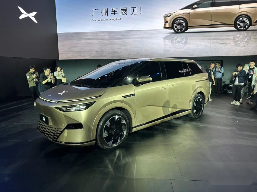 小鹏X9首发亮相，定位中大型纯电MPV，将采用骁龙8295芯片