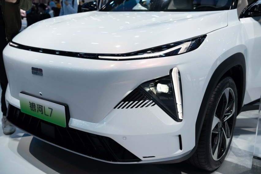 吉利银河L7对比一汽丰田RAV4荣放双擎E+ 差距这么大？
