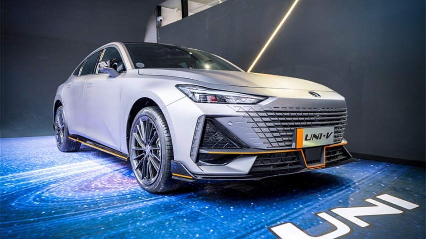 长安UNI-V上市了，一年养车得1.6万，比思域低300