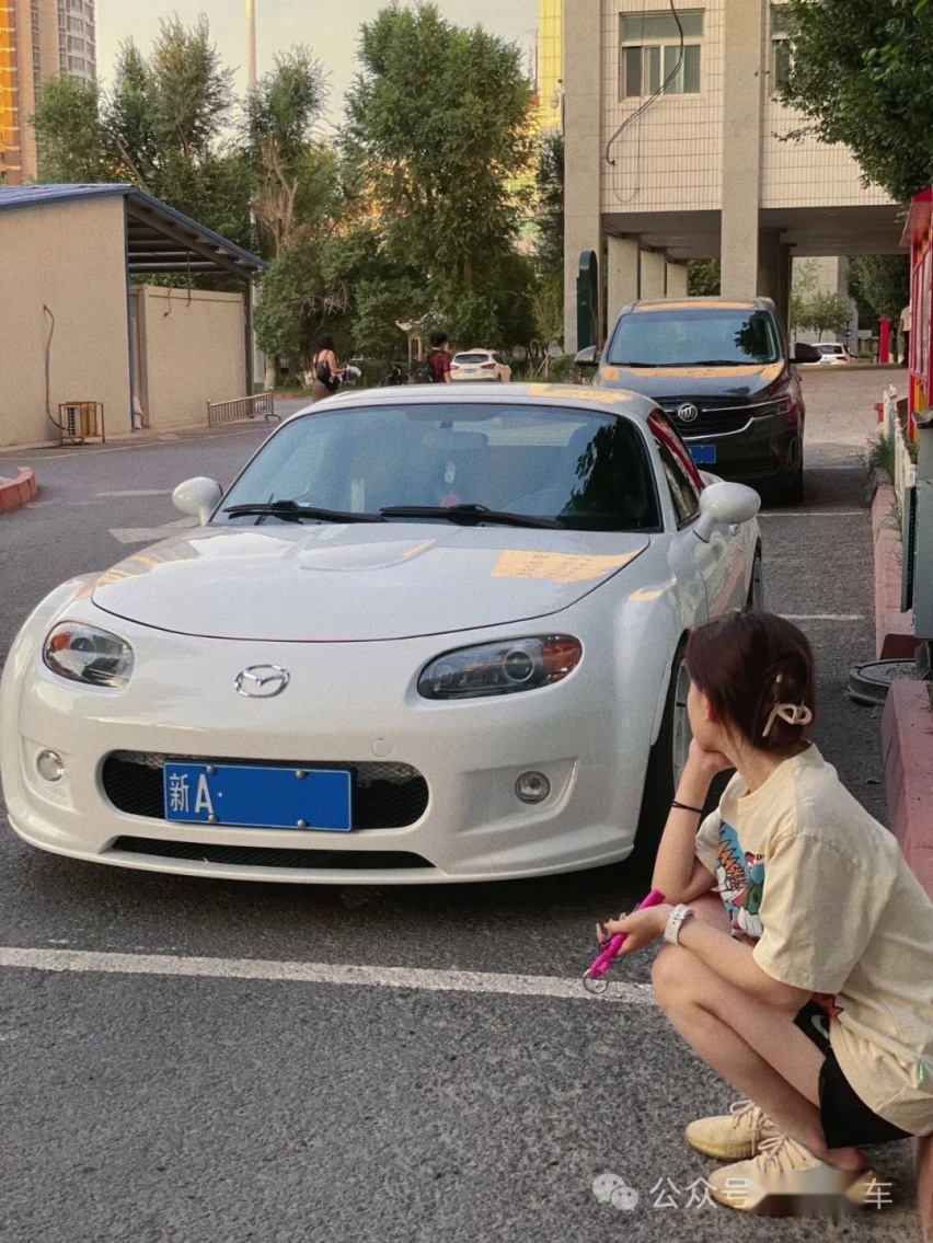 小姐姐打造竞技走街范马自达MX-5，竟是被男友带入的