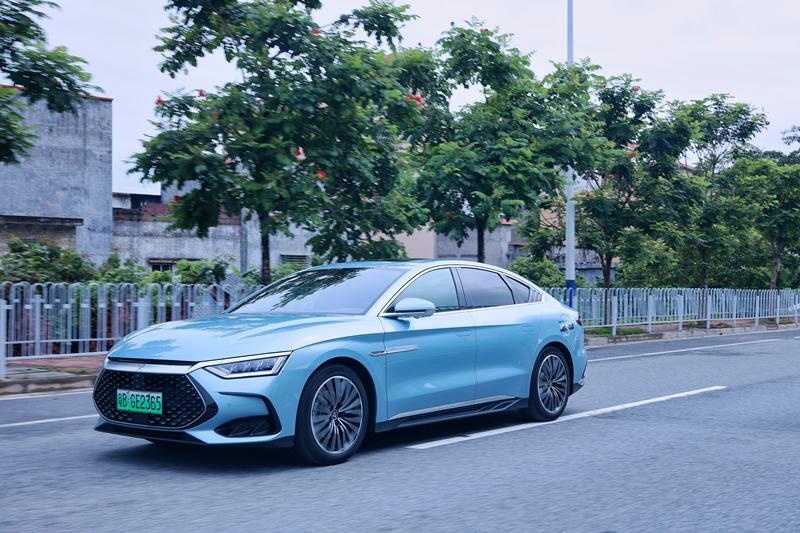 实测汉DM-i冠军版，亏电油耗仅4.3L，还买合资B级轿车？