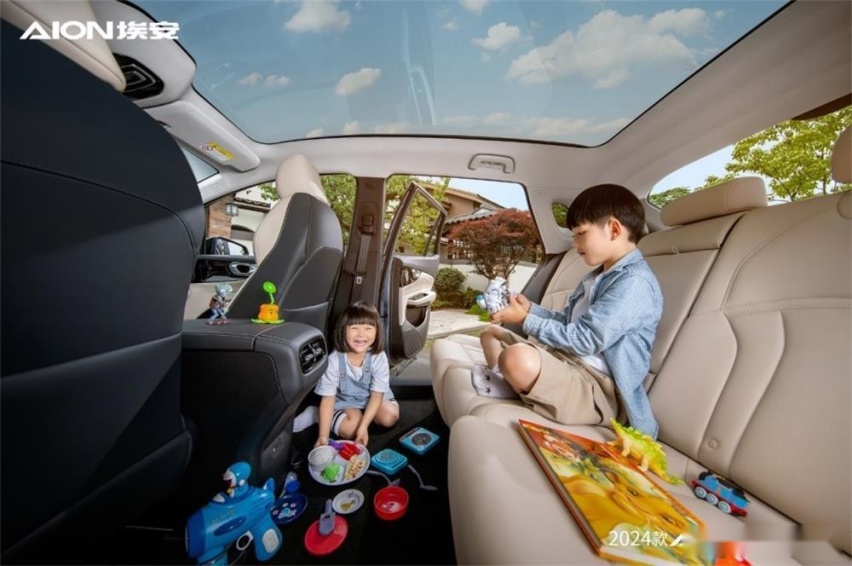 更有AI的家庭SUV 2024款AION V Plus上市 15.99