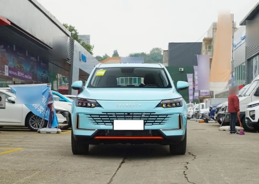 可能是卖电视赚不到钱，创维也开始造车，插混纯电续航205km