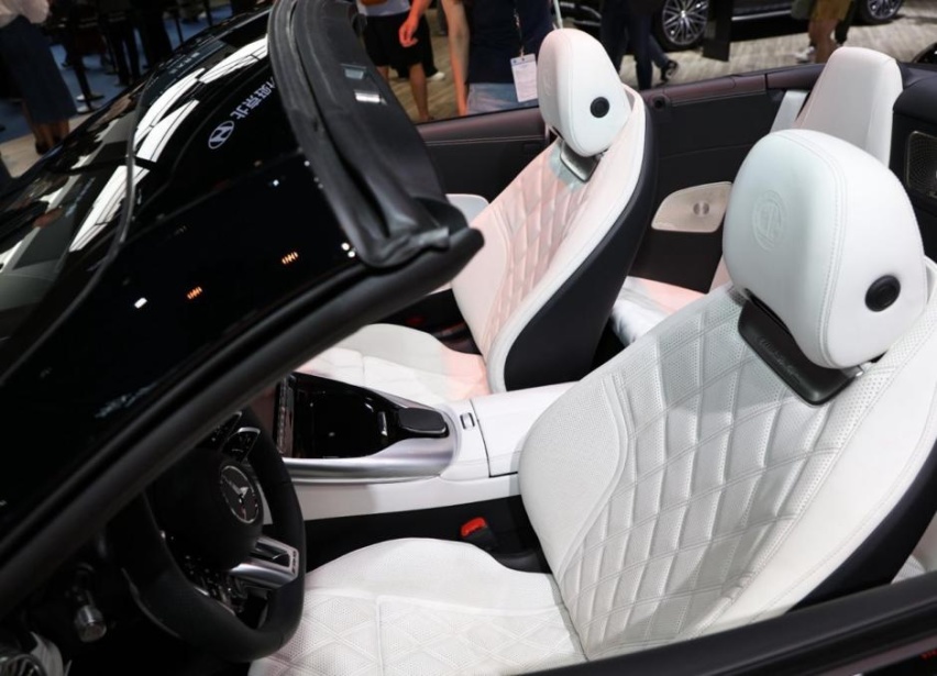 200万只能盯着燃油车，新AMG SL 63，敞篷跑车吸睛无数