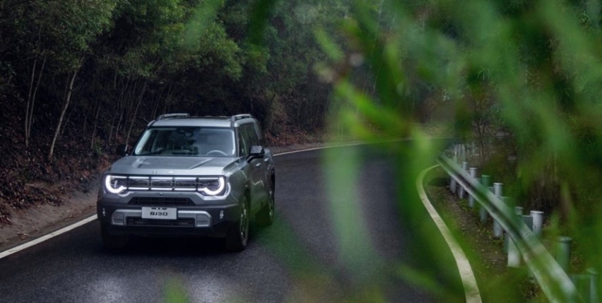 “轻野”还能有多野？不充电的电四驱轻野SUV BJ30告诉你答案