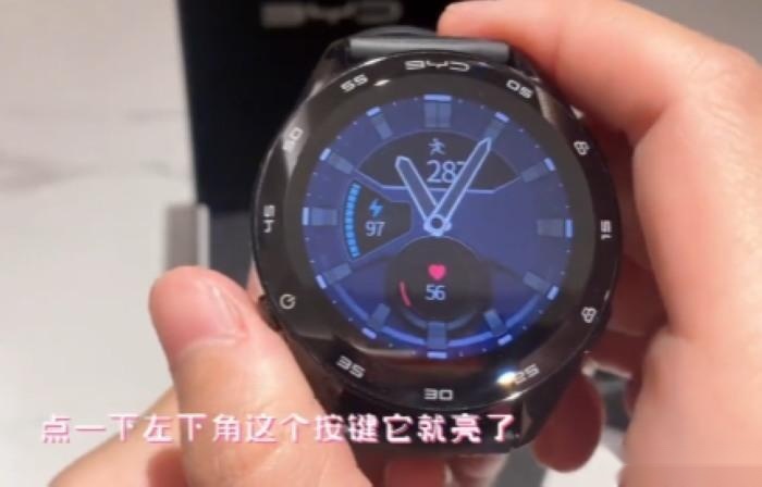 比亚迪步阿斯顿·马丁“后尘”，推出智能手表车钥匙，首搭于海豹