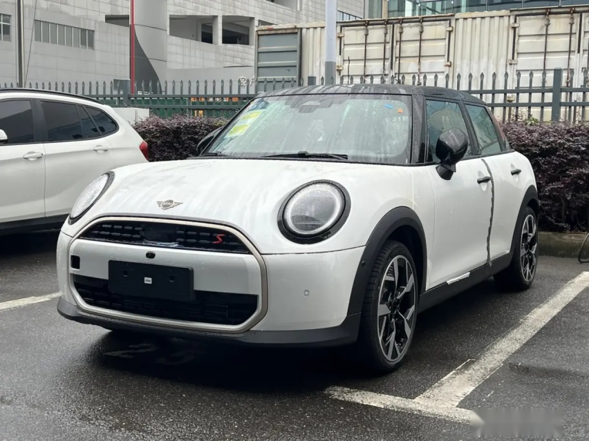 新一代MINI COOPER五门版到店，电MINI同款设计，搭1.5T