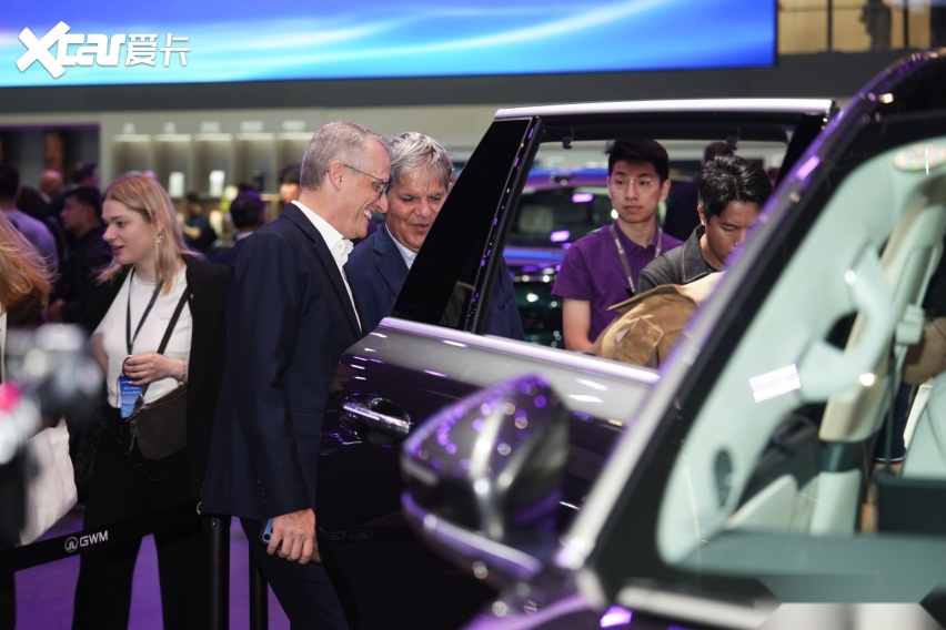 重塑豪华旗舰高度、打造中国汽车全球标杆，魏牌V9X重磅登陆北京车展