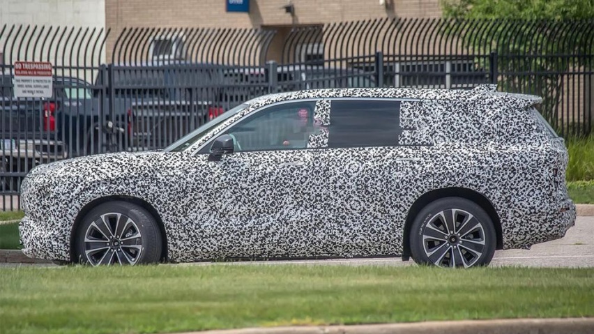 XT6纯电版？凯迪拉克全新三排纯电SUV谍照曝光