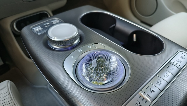 国内首发评测捷尼赛思GV60：求解电动车时代Modern Luxury