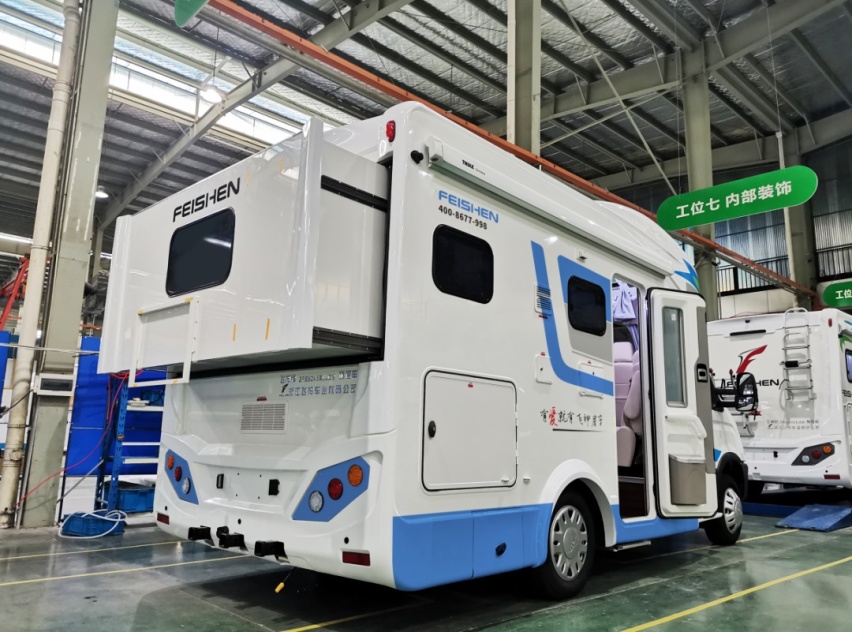 五一房车展：飞神蓝精灵房车剧透又来啦！4床5卧空间大，语音、APP智能控制太高级