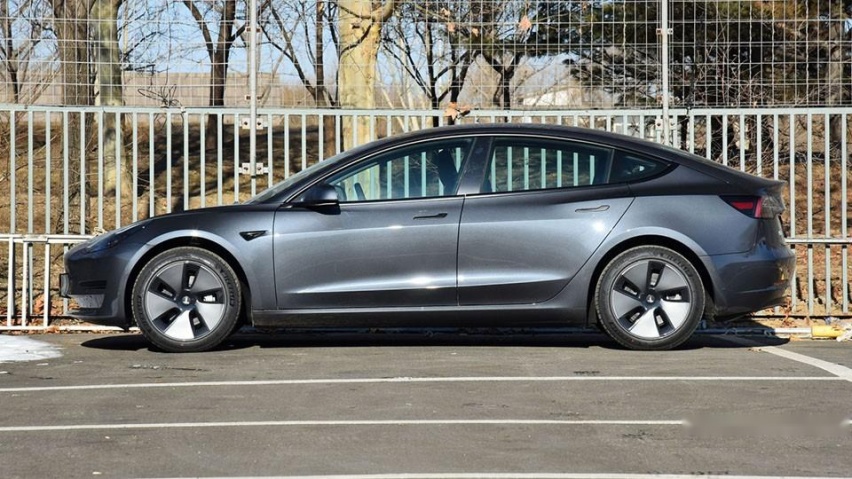 同为22.99万元，官降后，小鹏P7和Model 3谁值得买？