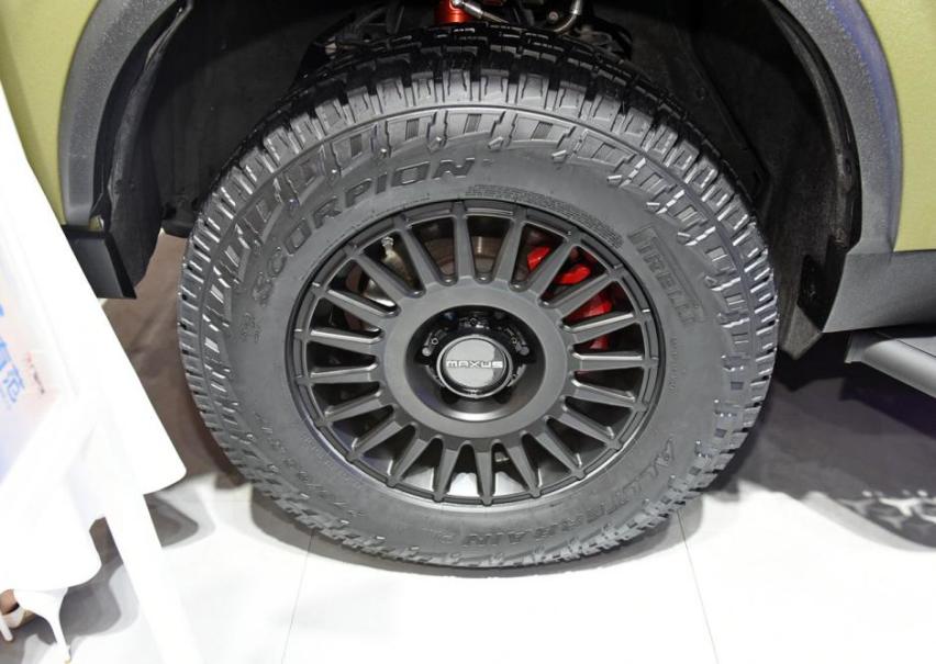 看上去很像丰田RAV4？大通D90 Pro亚马逊版，走越野路线
