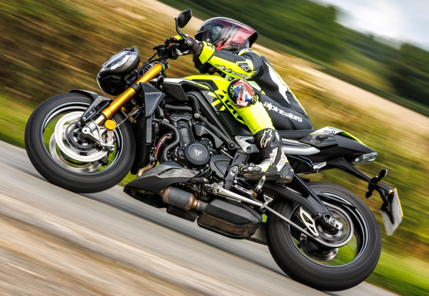 Moto2版本凯旋Street Triple 765详解，配置升级，真