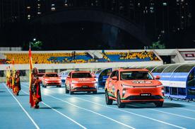 汗血宝马惊现楚超赛场，东风风神L8与球迷共赴热烈赛场