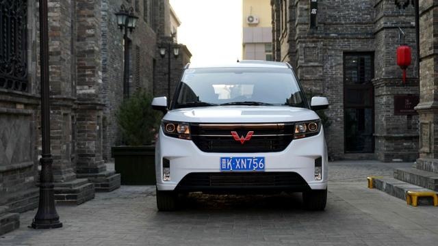 路咖与车：试驾五菱宏光PLUS 一台颇为上手的“四方不楞”？