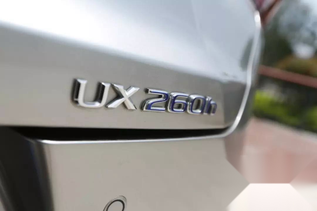 小资青年的完美座驾! 试驾雷克萨斯UX 260h F SPO