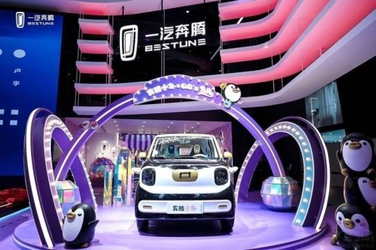 奔腾小马x吴艳妮 可爱与强悍兼具的最佳人气CP