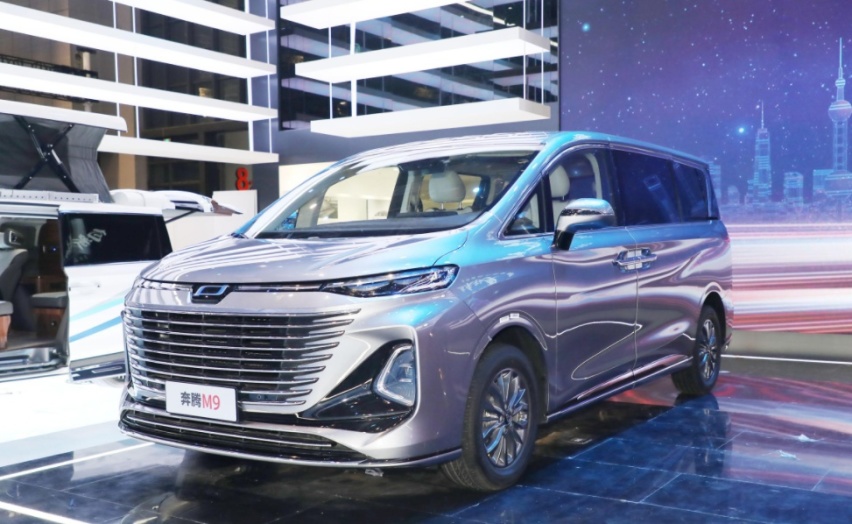 一汽奔腾的第二款MPV，22.98万起配2.0T+8AT，真是换壳红旗