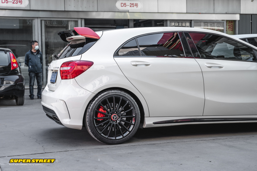 强劲油膜保护，奔驰AMG A45更换安索75W140差速器油
