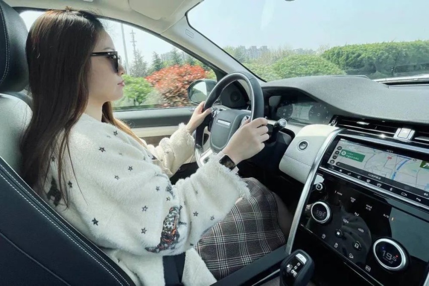 试驾全新路虎发现运动版P300e