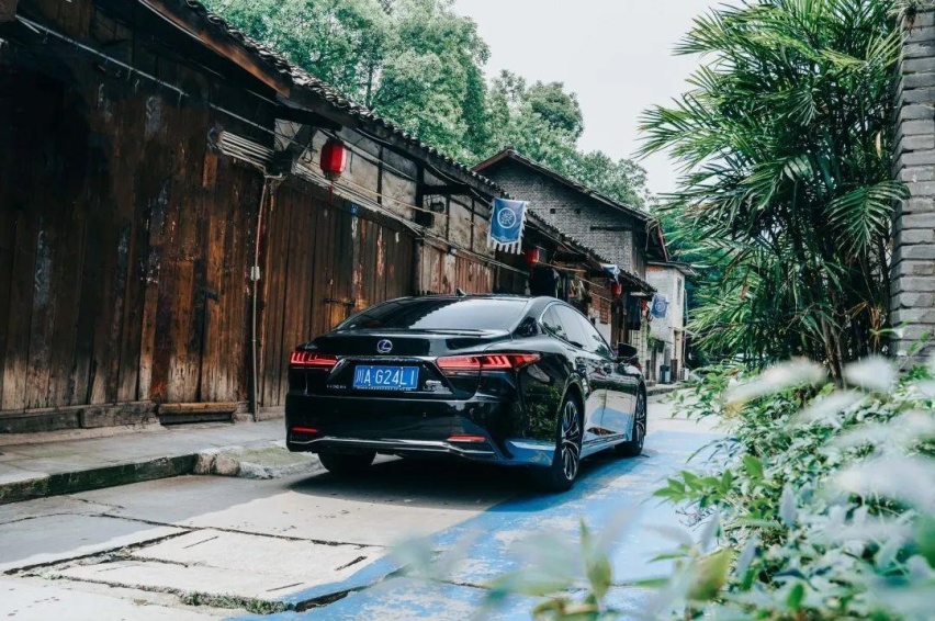 预算100万，是什么让人放弃S级和7系选择了雷克萨斯LS
