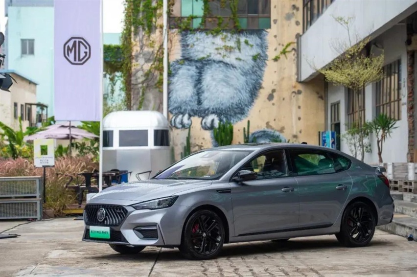 试驾第三代MG6 PHEV，“小名同学”超战力挑战
