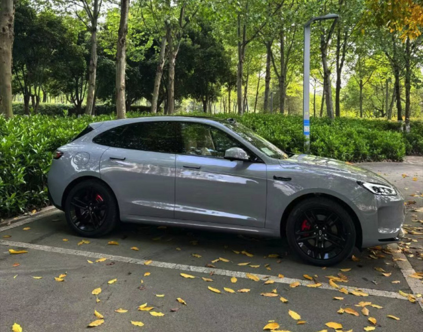 新款问界M5实车图曝光，多处换装熏黑设计，运动感凸显