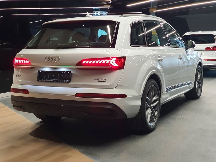 大气又很有精致感 新款奥迪Q7实车