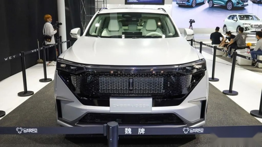 全新宝马i3下线、赛博摩卡专利图曝光…
