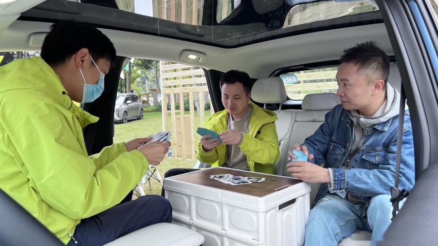座椅靠背还能这么玩儿？启辰VX6空间超大又有趣，一试就心动