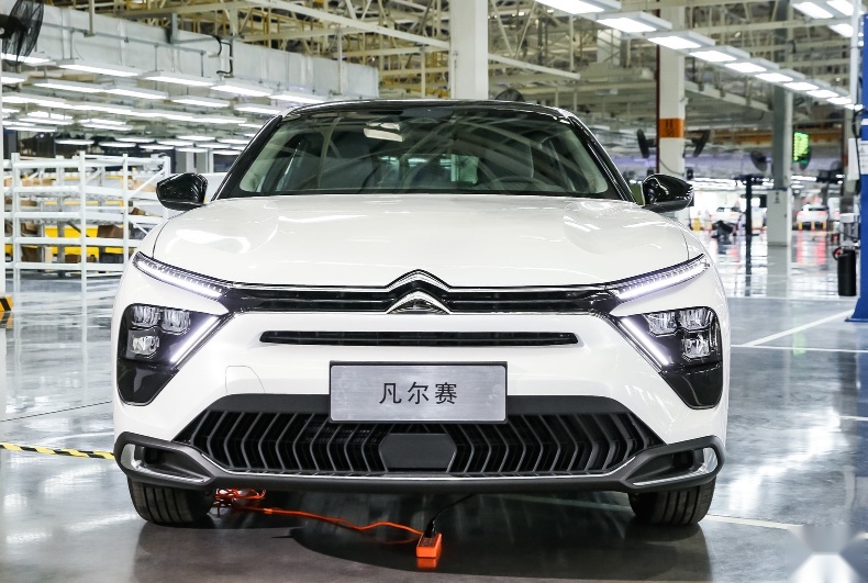 轿车？SUV？史上最美凡尔赛C5 X正式下线！颜值到达巅峰